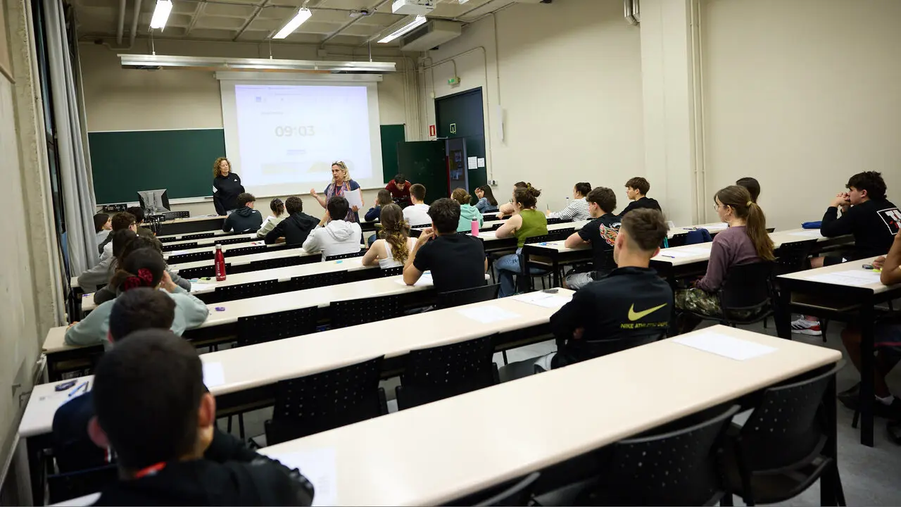 Inicio de la Prueba de Acceso a la Universidad (PAU) 2026, tambi&eacute;n conocida como selectividad, en la Universidad P&uacute;blica de Navarra (UPNA) en Pamplona. I&Ntilde;IGO ALZUGARAY
