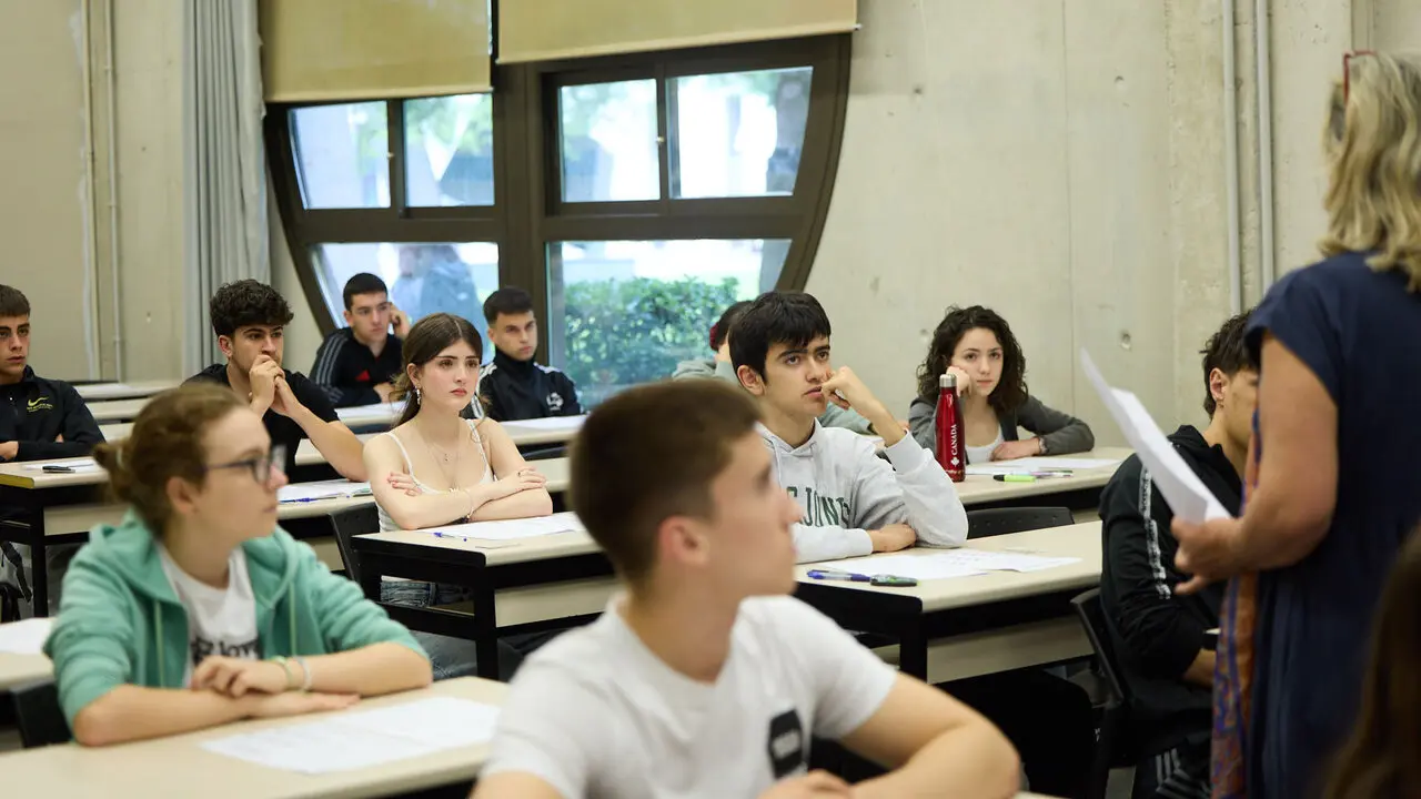 Inicio de la Prueba de Acceso a la Universidad (PAU) 2026, tambi&eacute;n conocida como selectividad, en la Universidad P&uacute;blica de Navarra (UPNA) en Pamplona. I&Ntilde;IGO ALZUGARAY