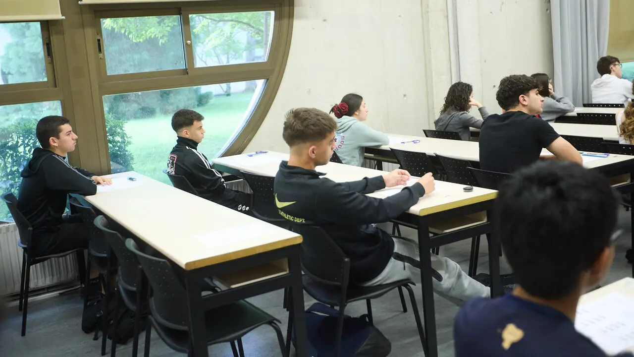 Inicio de la Prueba de Acceso a la Universidad (PAU) 2026, tambi&eacute;n conocida como selectividad, en la Universidad P&uacute;blica de Navarra (UPNA) en Pamplona. I&Ntilde;IGO ALZUGARAY