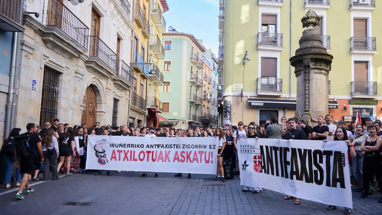 Concentraci&oacute;n antifascista de protesta por las detenciones tras los incidentes del pasado oto&ntilde;o en Iturrama tras la visita del agitador Vito Quiles a Pamplona. NAVARRA.COM