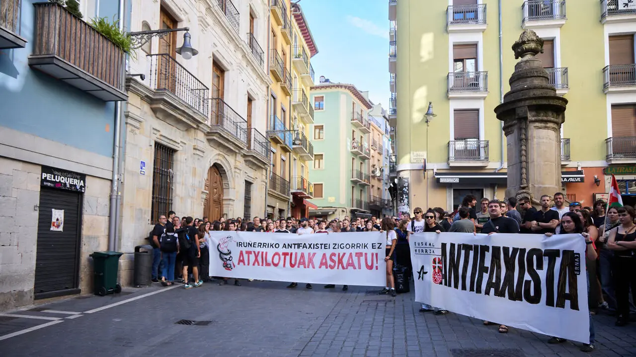 Concentraci&oacute;n antifascista de protesta por las detenciones tras los incidentes del pasado oto&ntilde;o en Iturrama tras la visita del agitador Vito Quiles a Pamplona. NAVARRA.COM