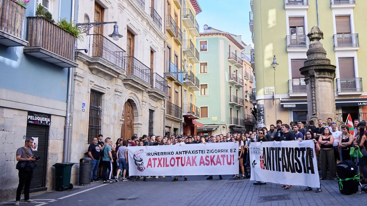 Concentraci&oacute;n antifascista de protesta por las detenciones tras los incidentes del pasado oto&ntilde;o en Iturrama tras la visita del agitador Vito Quiles a Pamplona. NAVARRA.COM