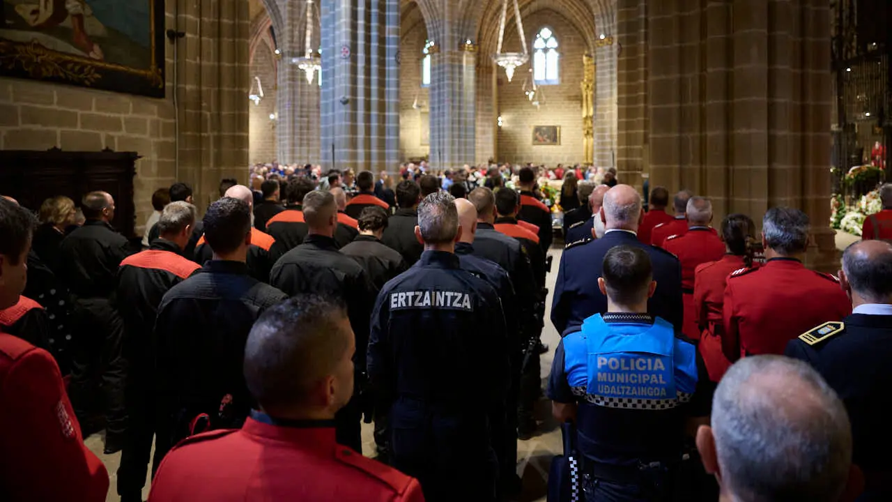 Funeral por los cinco polic&iacute;as forales fallecidos en un accidente de tr&aacute;fico. PABLO LASAOSA