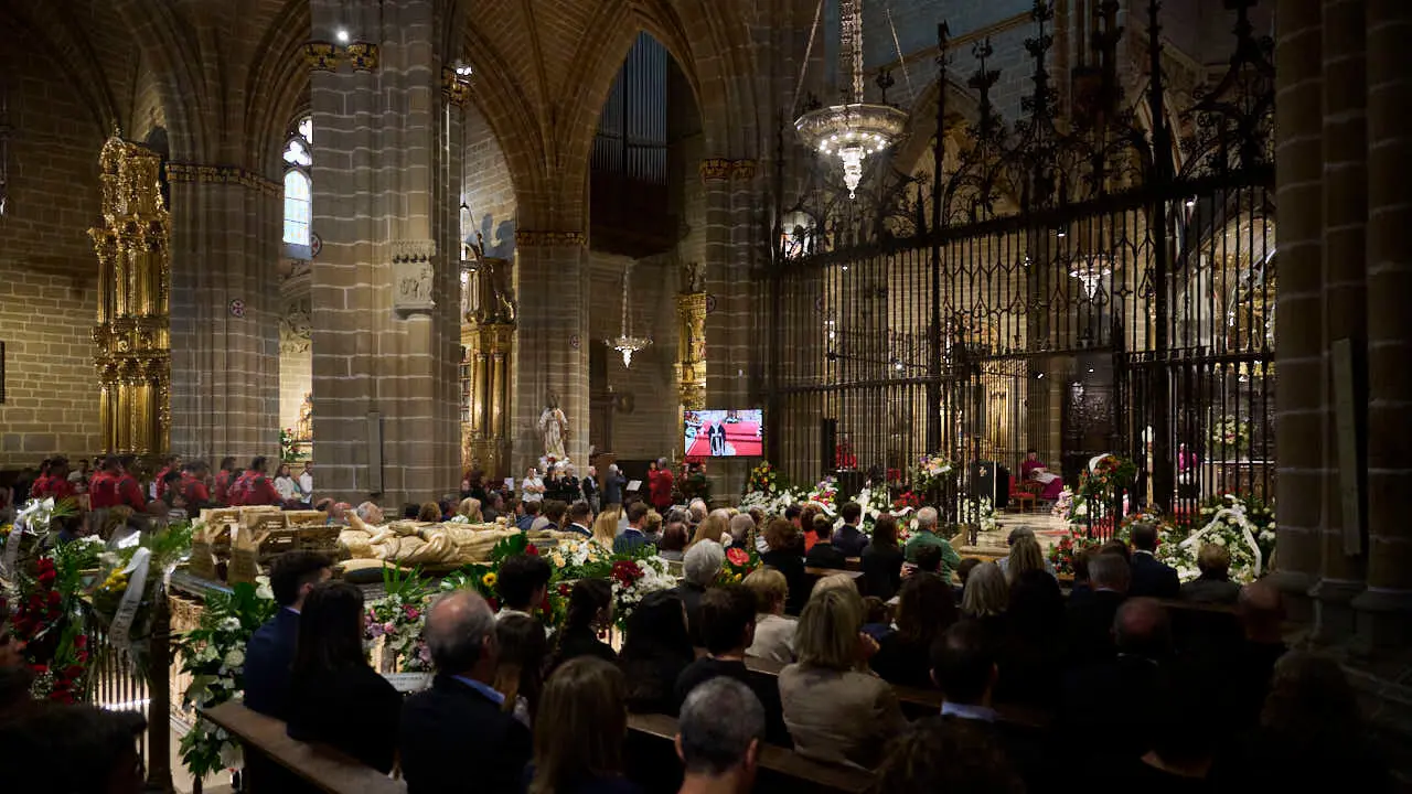 Funeral por los cinco polic&iacute;as forales fallecidos en un accidente de tr&aacute;fico. PABLO LASAOSA