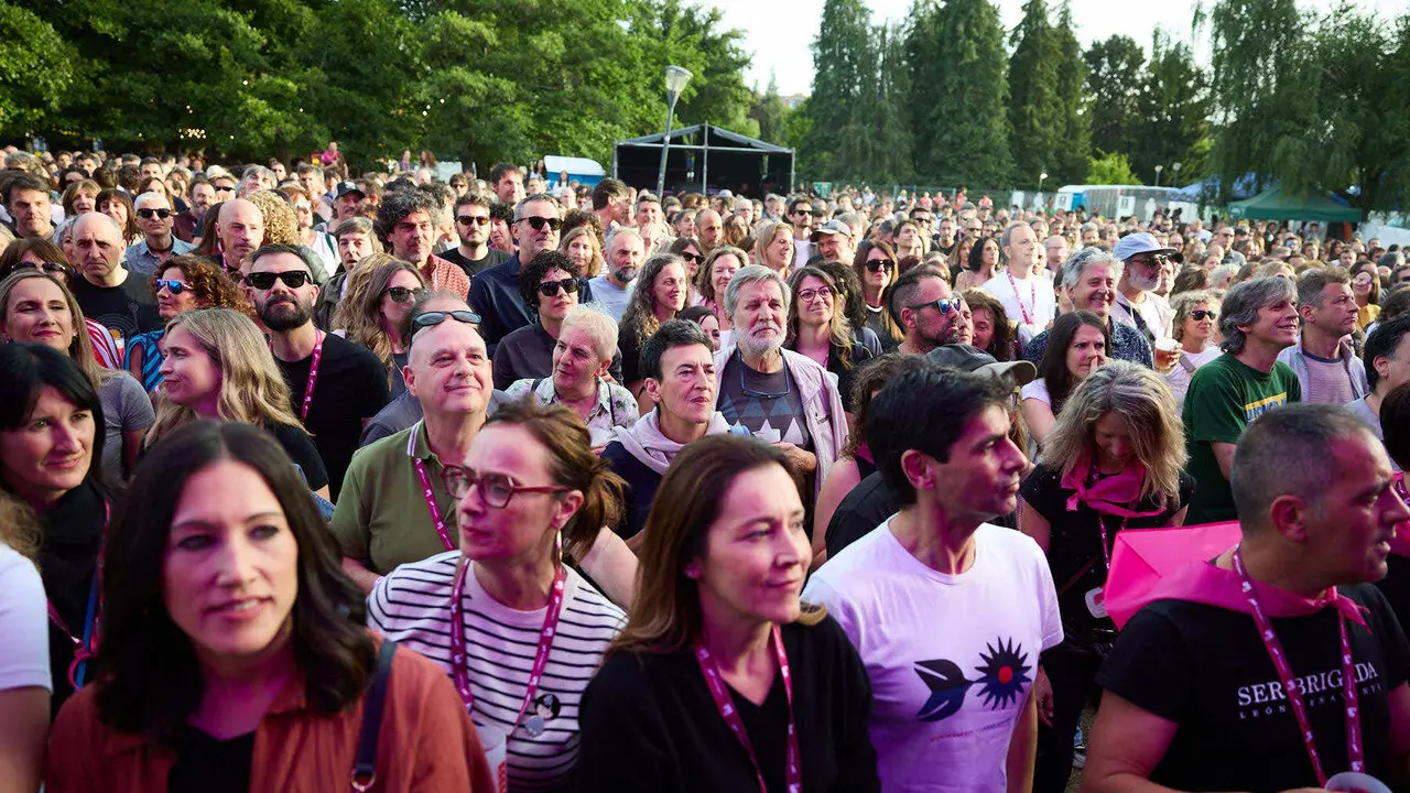 Concierto de Le&oacute;n Benavente en el Festival En Vivo en la Ciudadela de Pamplona. I&Ntilde;IGO ALZUGARAY