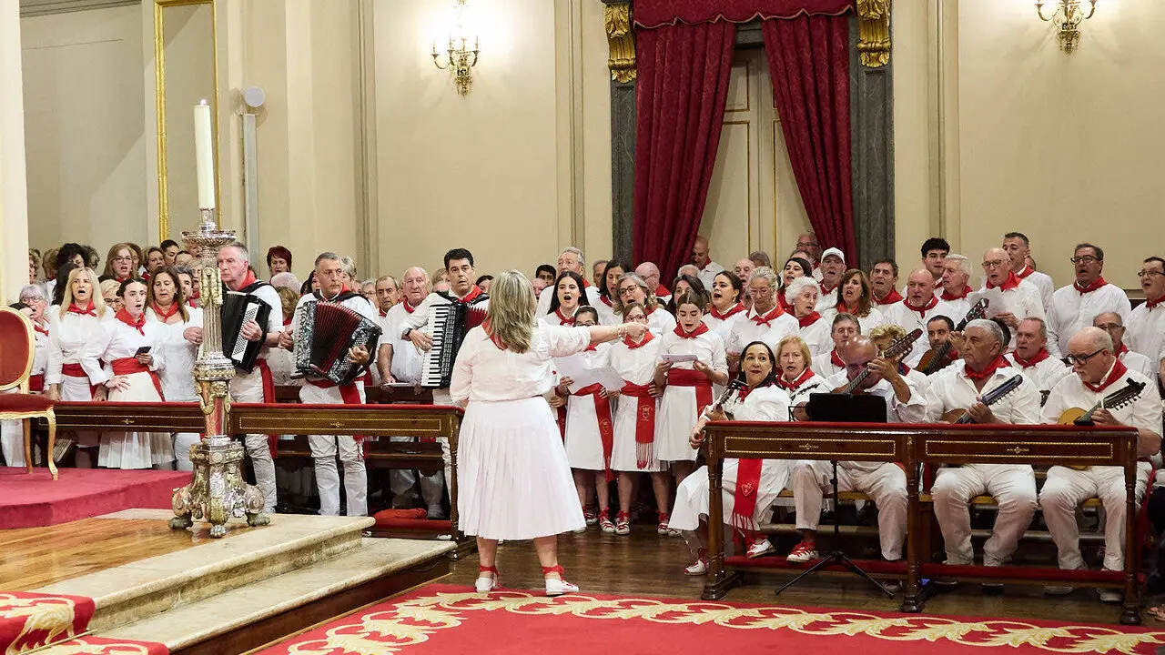 Misa del 6 de junio en la Capilla de San Ferm&iacute;n de la iglesia de San Lorenzo con motivo del sexto pelda&ntilde;o de la escalera sanferminera de 2026. I&Ntilde;IGO ALZUGARAY