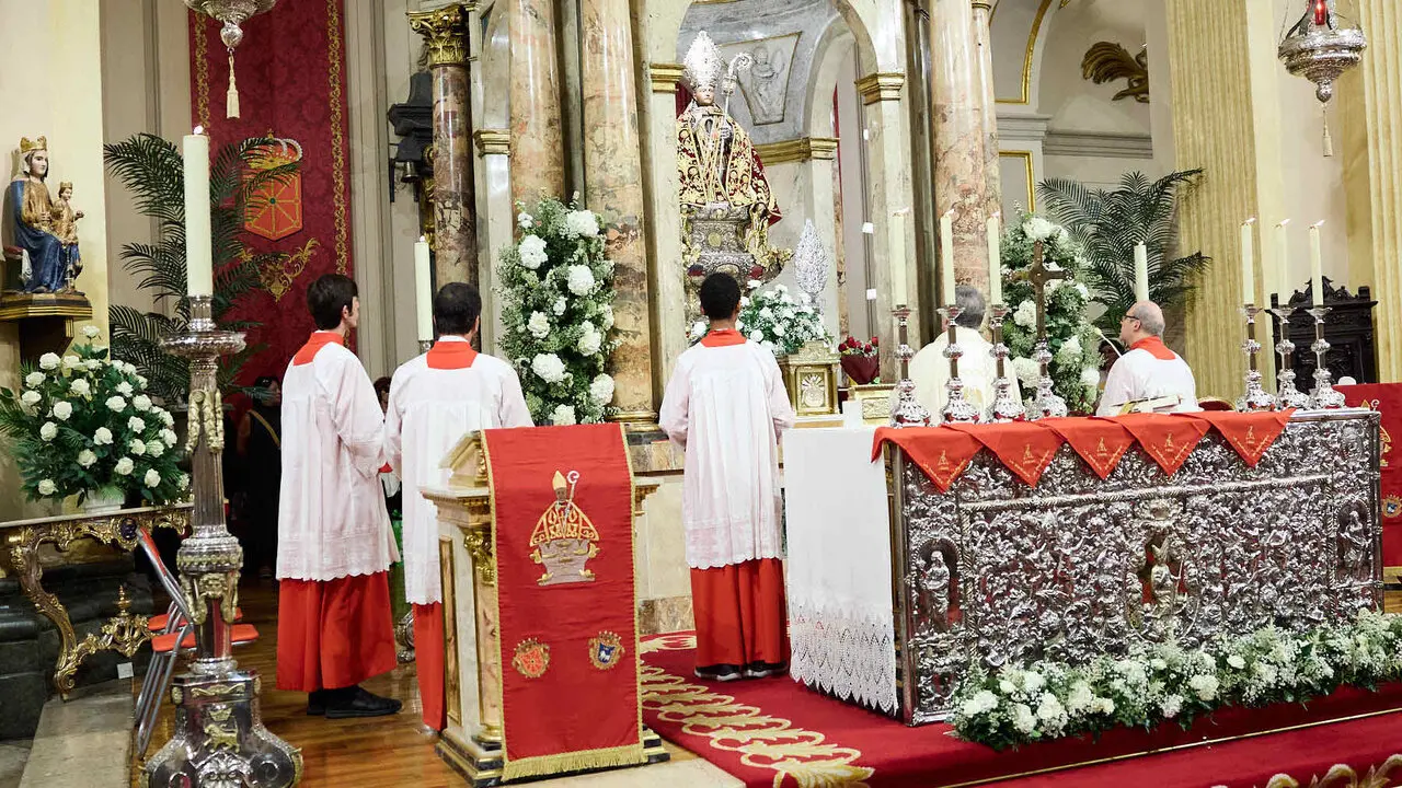 Misa del 6 de junio en la Capilla de San Ferm&iacute;n de la iglesia de San Lorenzo con motivo del sexto pelda&ntilde;o de la escalera sanferminera de 2026. I&Ntilde;IGO ALZUGARAY