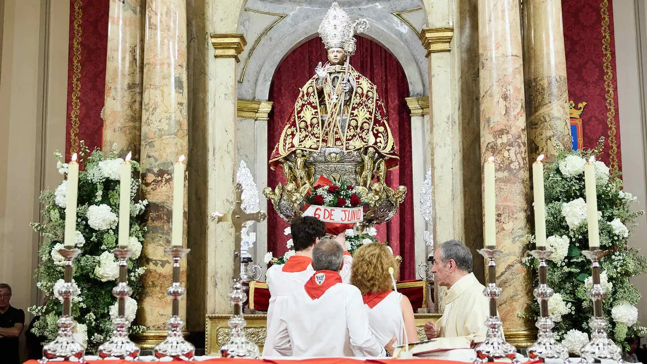 Misa del 6 de junio en la Capilla de San Ferm&iacute;n de la iglesia de San Lorenzo con motivo del sexto pelda&ntilde;o de la escalera sanferminera de 2026. I&Ntilde;IGO ALZUGARAY