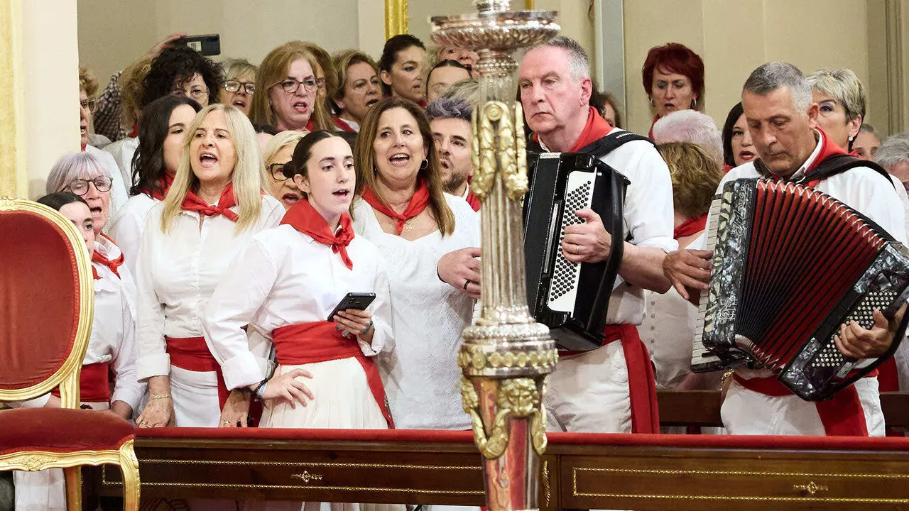 Misa del 6 de junio en la Capilla de San Ferm&iacute;n de la iglesia de San Lorenzo con motivo del sexto pelda&ntilde;o de la escalera sanferminera de 2026. I&Ntilde;IGO ALZUGARAY