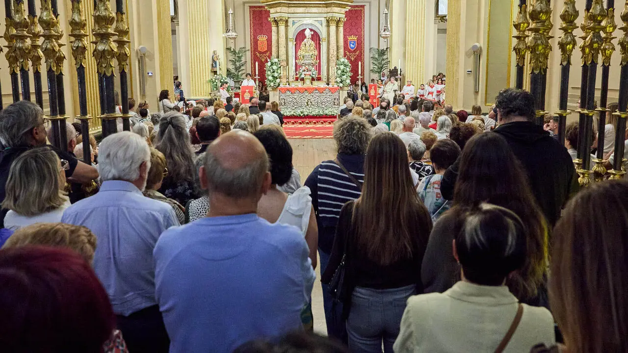 Misa del 6 de junio en la Capilla de San Ferm&iacute;n de la iglesia de San Lorenzo con motivo del sexto pelda&ntilde;o de la escalera sanferminera de 2026. I&Ntilde;IGO ALZUGARAY