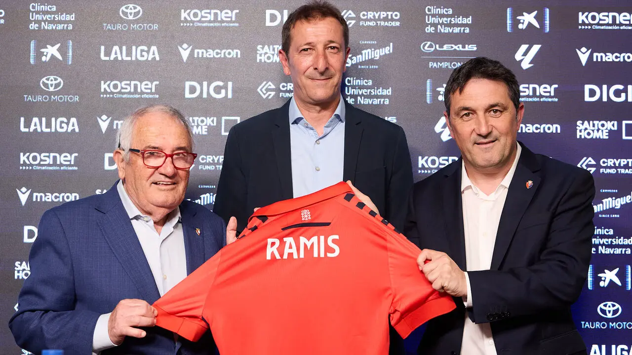 Presentaci&oacute;n de Luis Miguel Ramis como nuevo entrenador de Osasuna. I&Ntilde;IGO ALZUGARAY