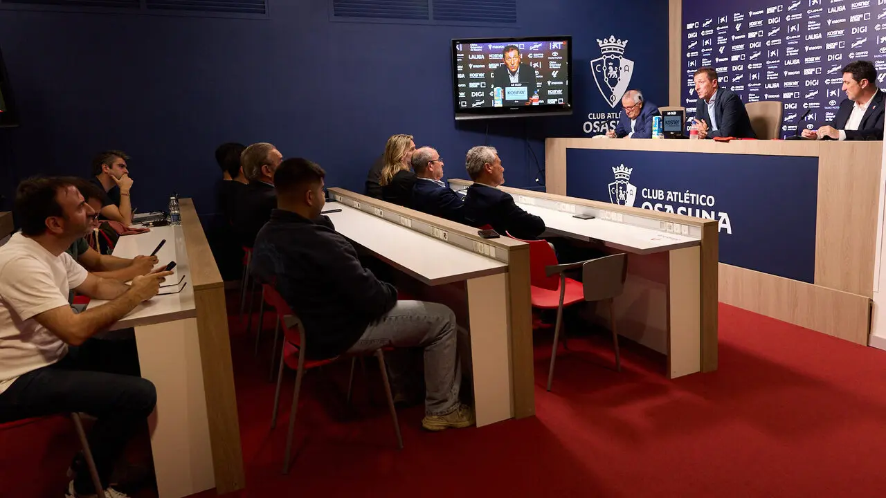 Presentaci&oacute;n de Luis Miguel Ramis como nuevo entrenador de Osasuna. I&Ntilde;IGO ALZUGARAY