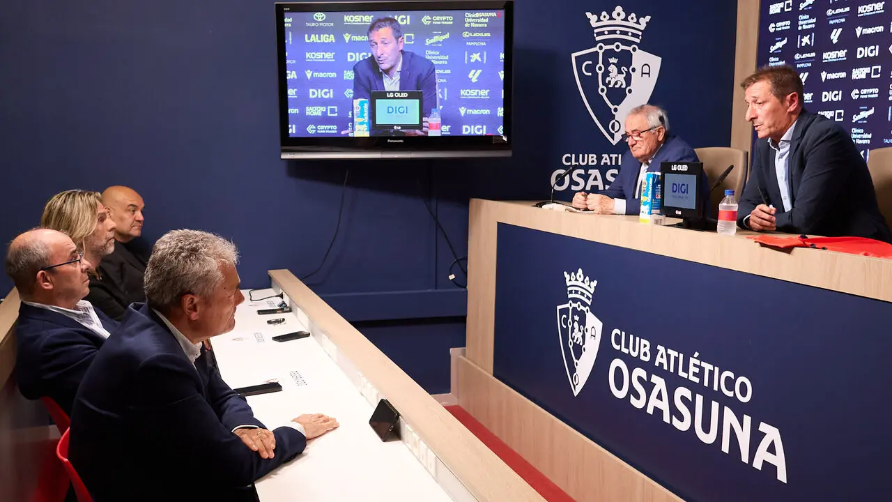 Presentaci&oacute;n de Luis Miguel Ramis como nuevo entrenador de Osasuna. I&Ntilde;IGO ALZUGARAY