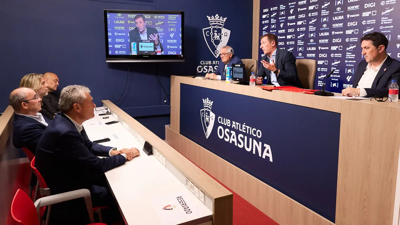 Presentaci&oacute;n de Luis Miguel Ramis como nuevo entrenador de Osasuna. I&Ntilde;IGO ALZUGARAY