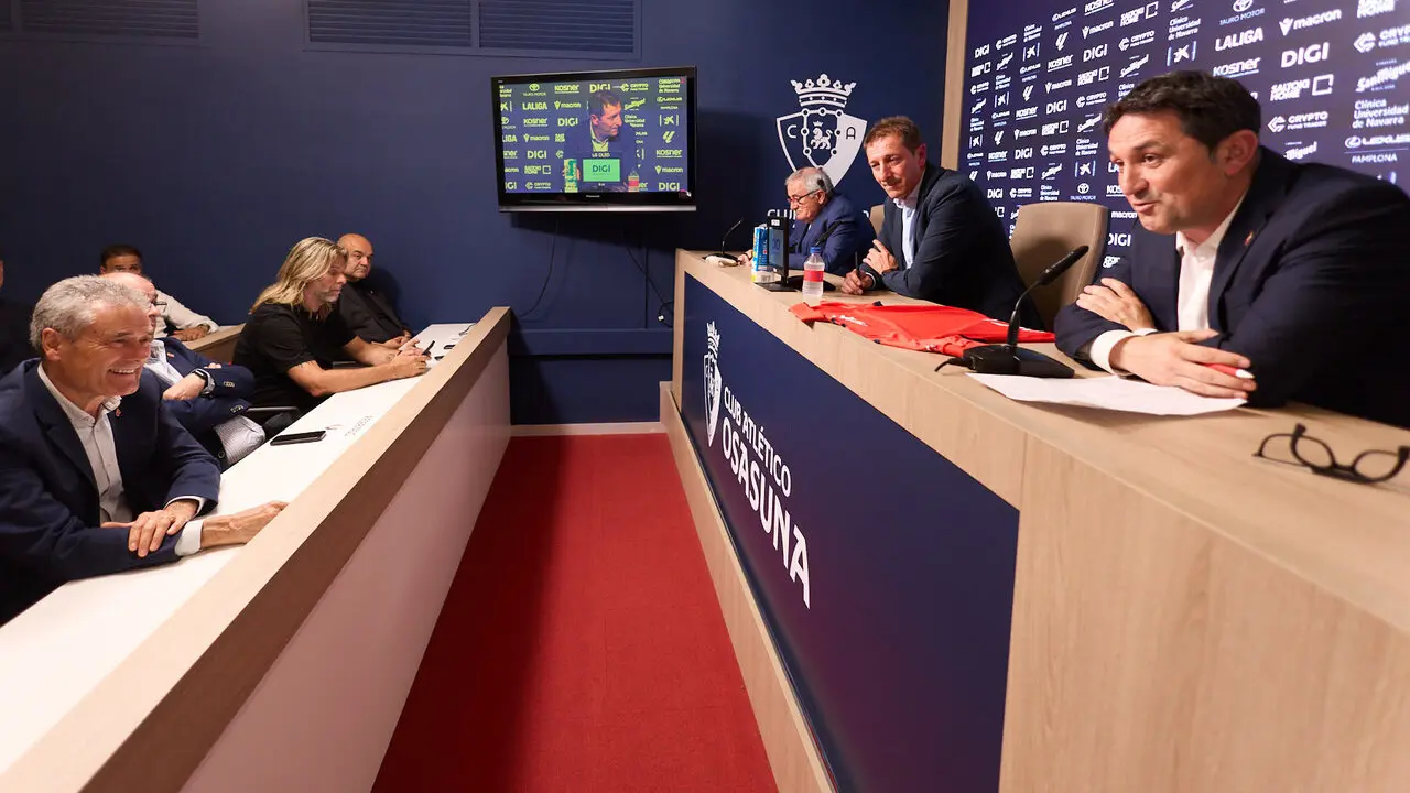 Presentaci&oacute;n de Luis Miguel Ramis como nuevo entrenador de Osasuna. I&Ntilde;IGO ALZUGARAY