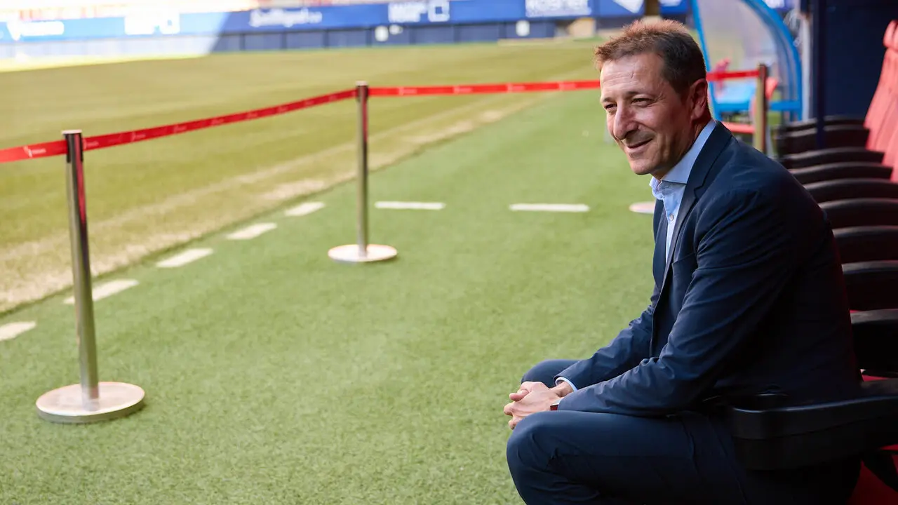 Presentaci&oacute;n de Luis Miguel Ramis como nuevo entrenador de Osasuna. I&Ntilde;IGO ALZUGARAY