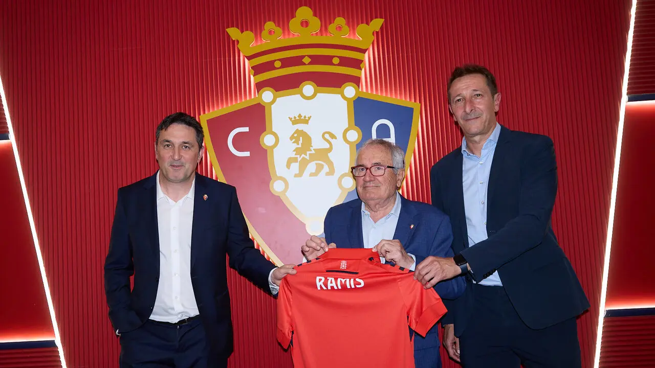 Presentaci&oacute;n de Luis Miguel Ramis como nuevo entrenador de Osasuna. I&Ntilde;IGO ALZUGARAY
