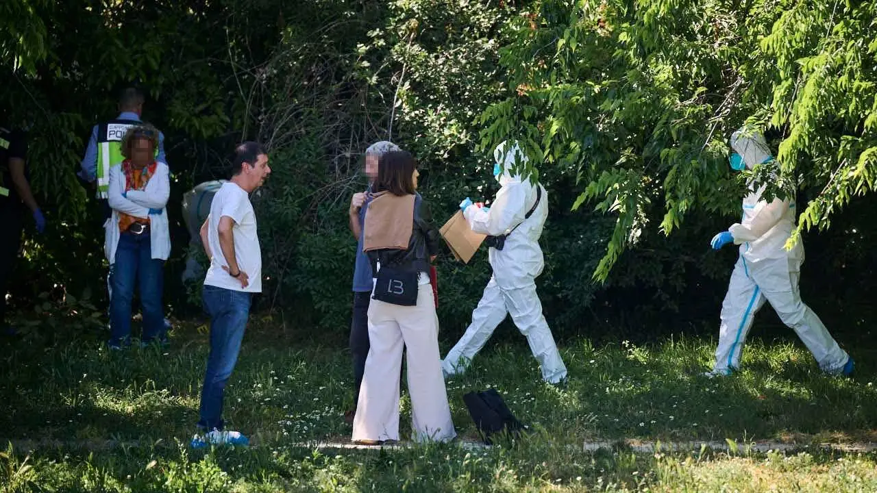Polic&iacute;a Municipal de Pamplona y Polic&iacute;a Nacional encuentran en Pamplona a un hombre muerto con una pu&ntilde;alada en el pecho. PABLO LASAOSA