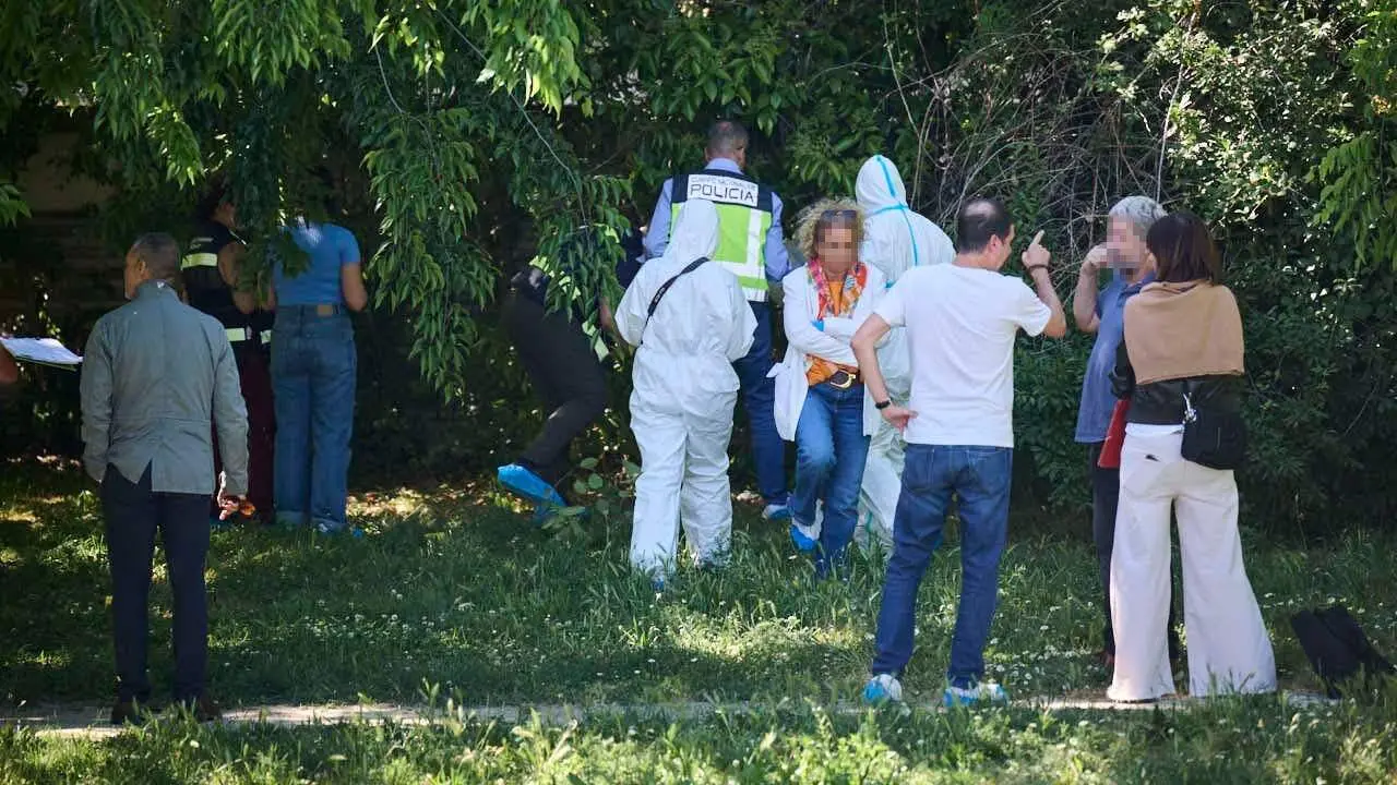 Polic&iacute;a Municipal de Pamplona y Polic&iacute;a Nacional encuentran en Pamplona a un hombre muerto con una pu&ntilde;alada en el pecho. PABLO LASAOSA