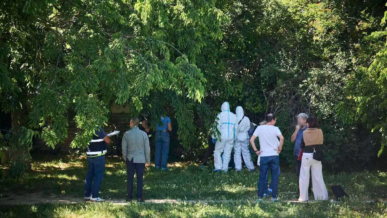 Polic&iacute;a Municipal de Pamplona y Polic&iacute;a Nacional encuentran en Pamplona a un hombre muerto con una pu&ntilde;alada en el pecho. PABLO LASAOSA