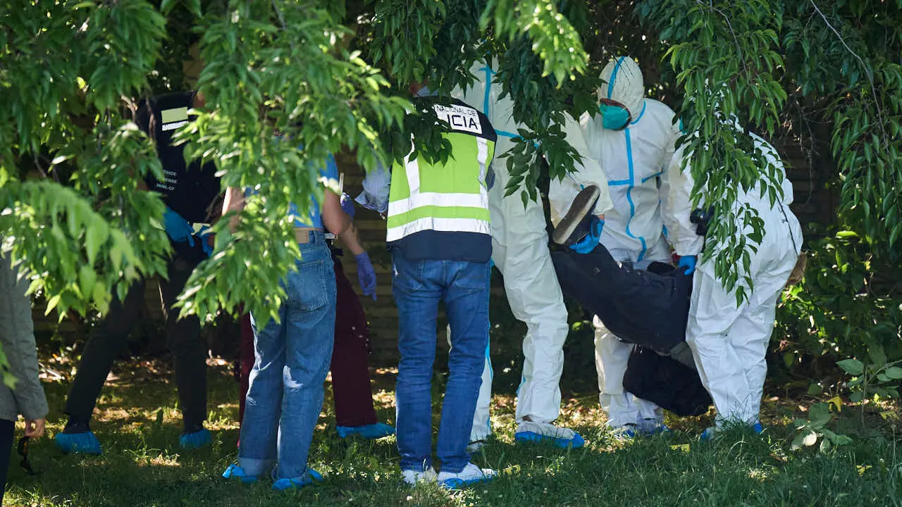 Polic&iacute;a Municipal de Pamplona y Polic&iacute;a Nacional encuentran en Pamplona a un hombre muerto con una pu&ntilde;alada en el pecho. PABLO LASAOSA