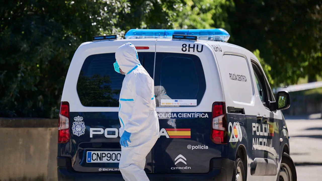 Polic&iacute;a Municipal de Pamplona y Polic&iacute;a Nacional encuentran en Pamplona a un hombre muerto con una pu&ntilde;alada en el pecho. PABLO LASAOSA