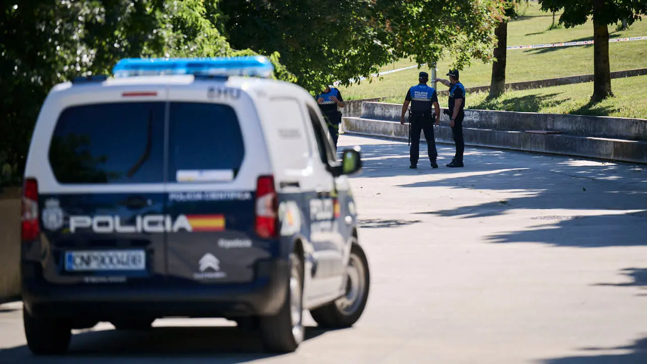 Polic&iacute;a Municipal de Pamplona y Polic&iacute;a Nacional encuentran en Pamplona a un hombre muerto con una pu&ntilde;alada en el pecho. PABLO LASAOSA