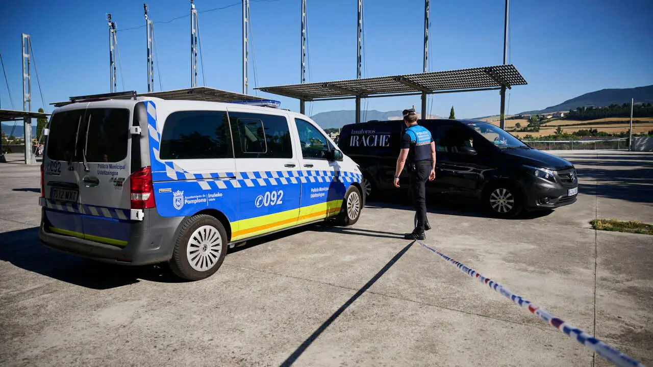 Polic&iacute;a Municipal de Pamplona y Polic&iacute;a Nacional encuentran en Pamplona a un hombre muerto con una pu&ntilde;alada en el pecho. PABLO LASAOSA