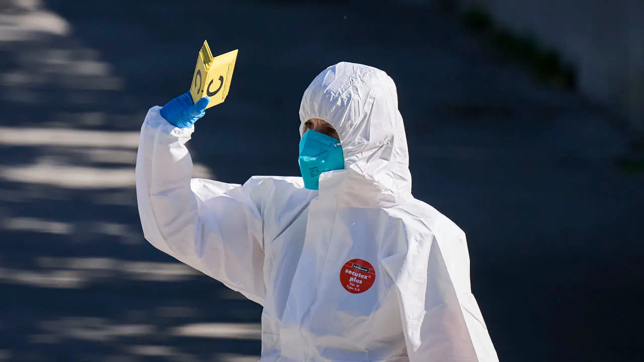 Polic&iacute;a Municipal de Pamplona y Polic&iacute;a Nacional encuentran en Pamplona a un hombre muerto con una pu&ntilde;alada en el pecho. PABLO LASAOSA