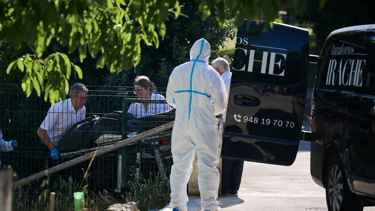 Polic&iacute;a Municipal de Pamplona y Polic&iacute;a Nacional encuentran en Pamplona a un hombre muerto con una pu&ntilde;alada en el pecho. PABLO LASAOSA