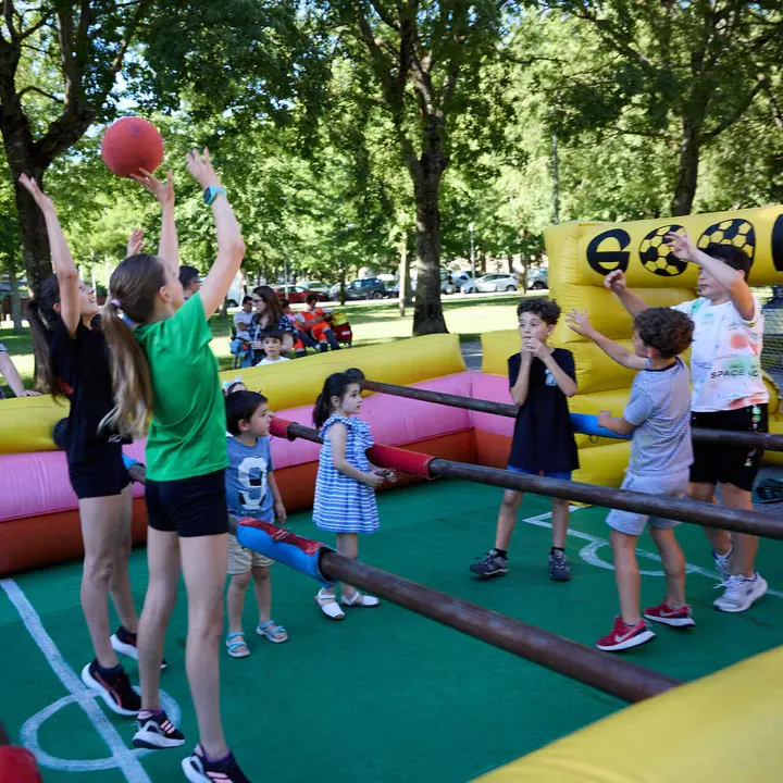 Fiesta del Club Agroalimentario A-UNA, impulsado por UAGN, UCAN y ALINAR, en el Parque Antoniutti de Pamplona. I&Ntilde;IGO ALZUGARAY