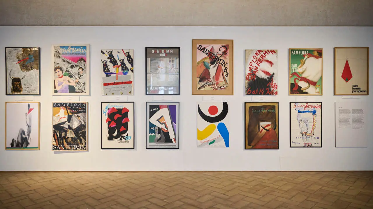 Exposici&oacute;n de carteles de la historia de San Ferm&iacute;n en el Condestable. PABLO LASAOSA