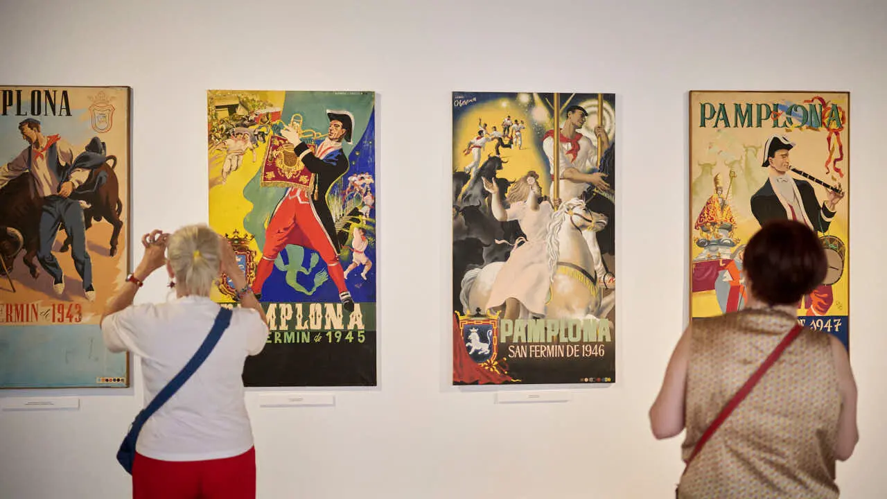 Exposici&oacute;n de carteles de la historia de San Ferm&iacute;n en el Condestable. PABLO LASAOSA