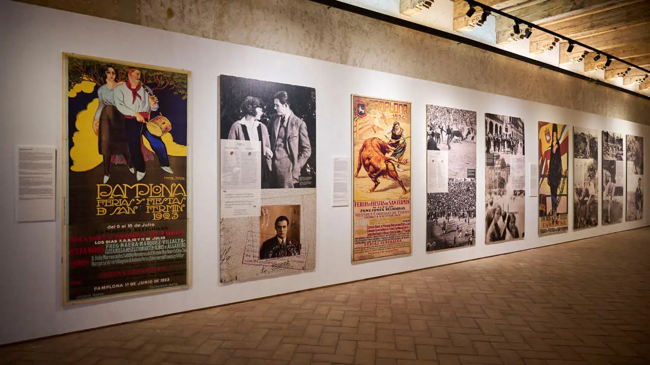 Exposici&oacute;n de carteles de la historia de San Ferm&iacute;n en el Condestable. PABLO LASAOSA