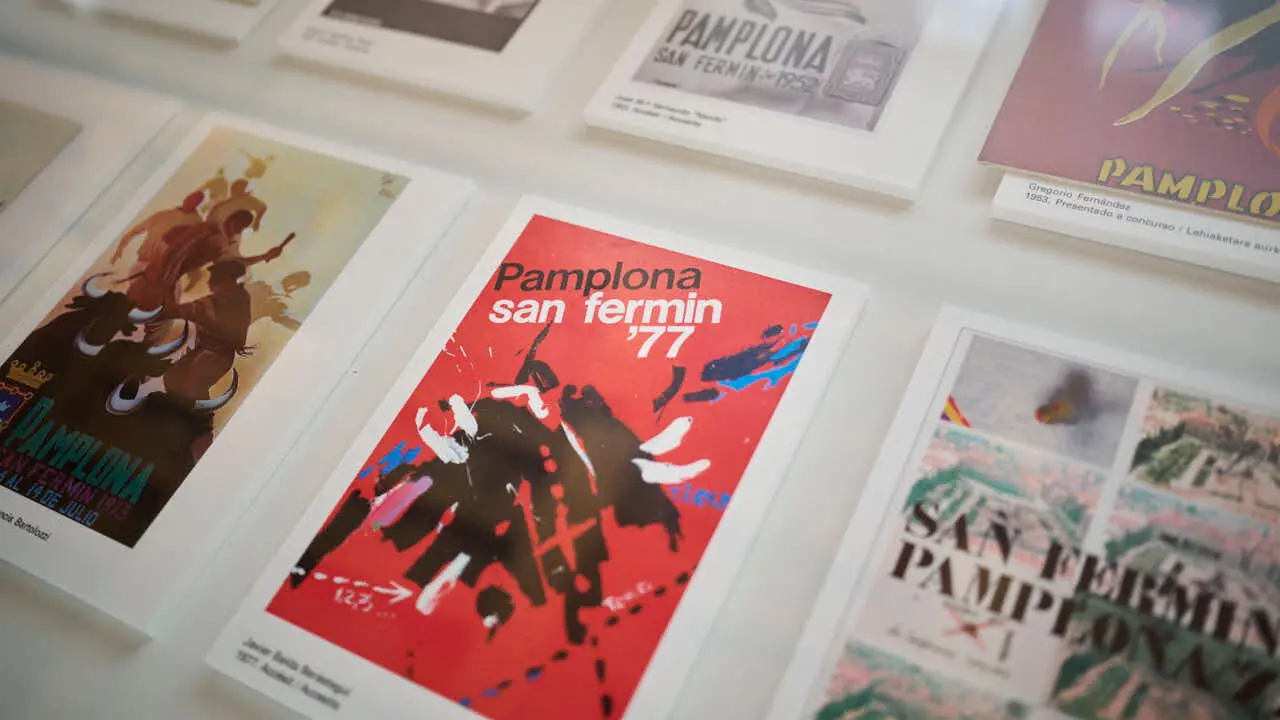 Exposici&oacute;n de carteles de la historia de San Ferm&iacute;n en el Condestable. PABLO LASAOSA
