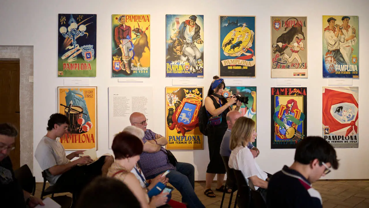 Exposici&oacute;n de carteles de la historia de San Ferm&iacute;n en el Condestable. PABLO LASAOSA