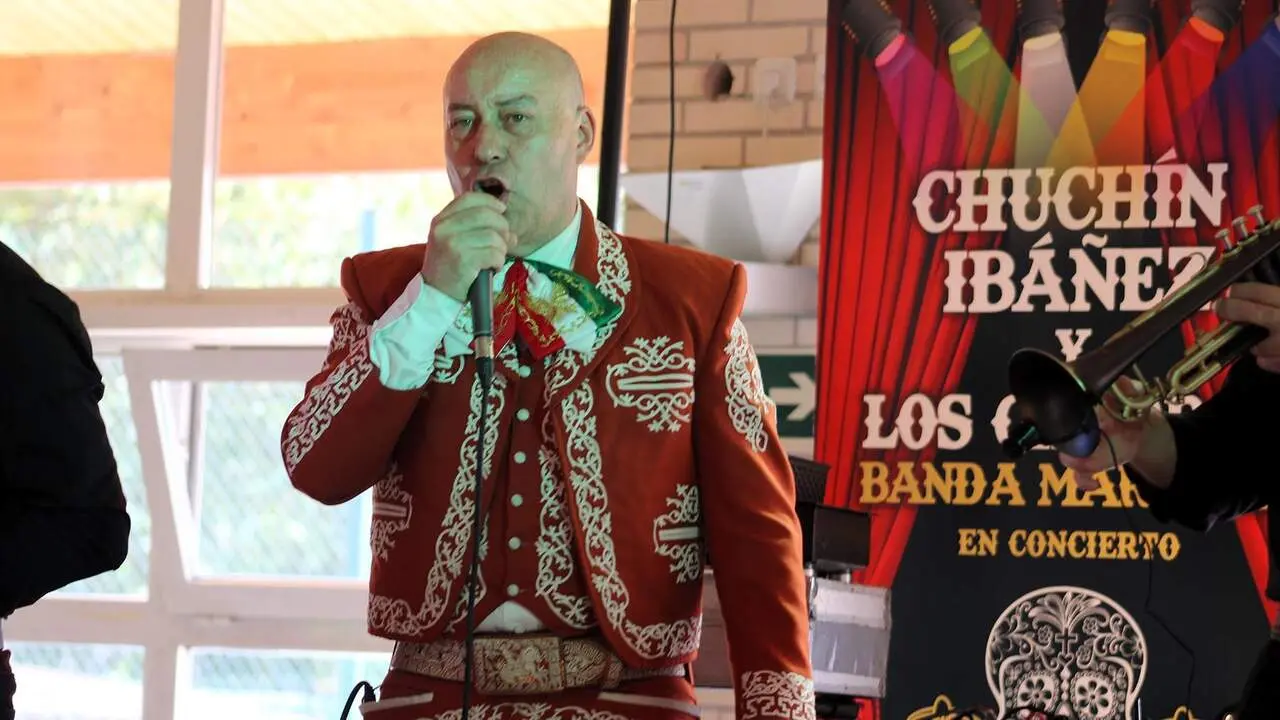 Chuch&iacute;n Ib&aacute;&ntilde;ez cantado en el d&iacute;a del socio de la AD San Juan en Pamplona. Cedida.