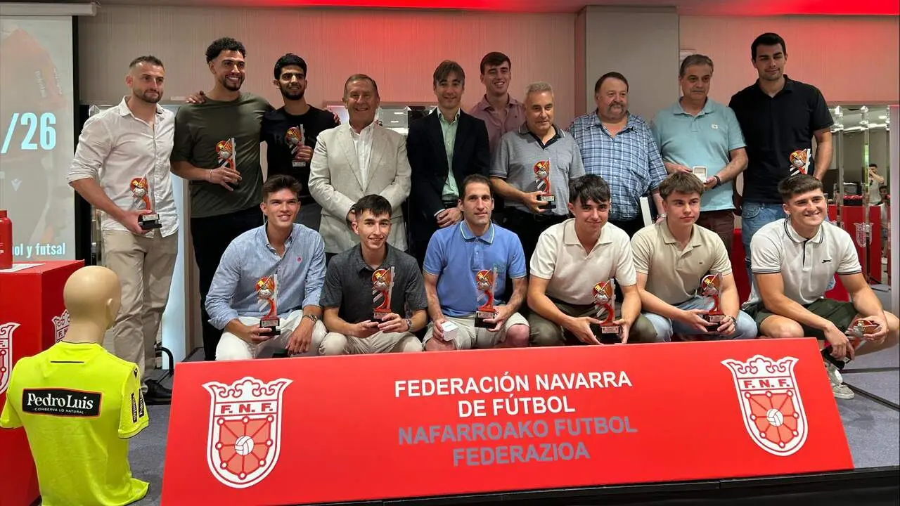La Federaci&oacute;n Navarra de F&uacute;tbol ha celebrado en Pamplona una gala marcada por el r&eacute;cord de integrantes y los reconocimientos al colectivo.