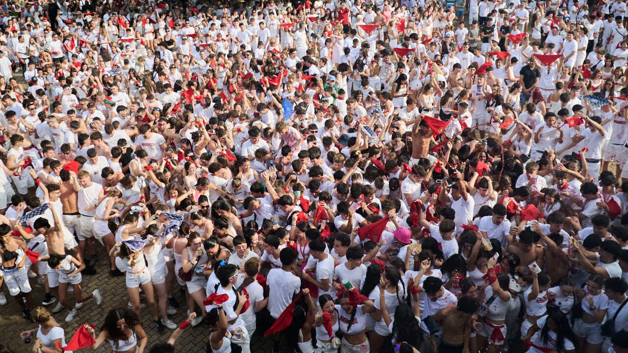 Comienzo de las fiestas de Bara&ntilde;ain 2026. PABLO LASAOSA