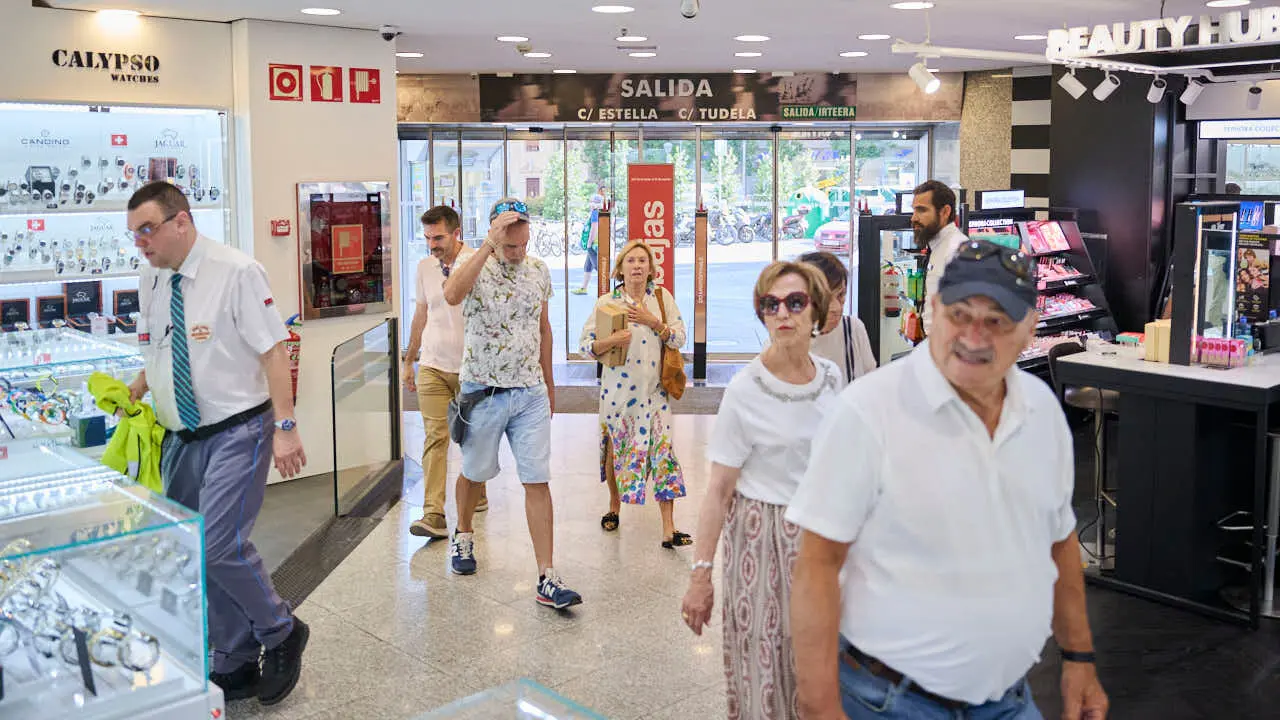 Comienzo de las rebajas de verano de El Corte Ingl&eacute;s. PABLO LASAOSA