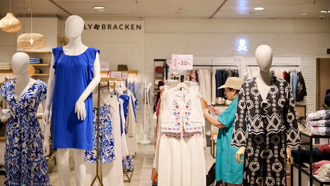 Comienzo de las rebajas de verano de El Corte Ingl&eacute;s. PABLO LASAOSA