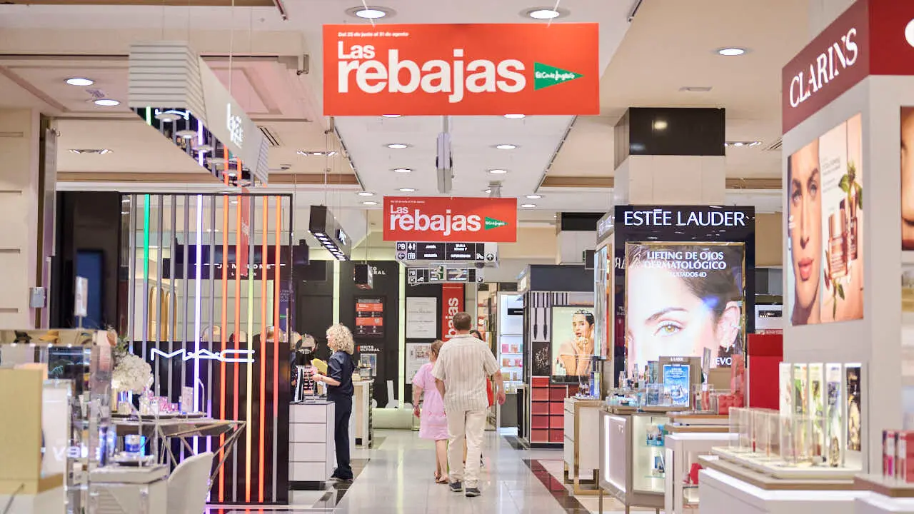Comienzo de las rebajas de verano de El Corte Ingl&eacute;s. PABLO LASAOSA