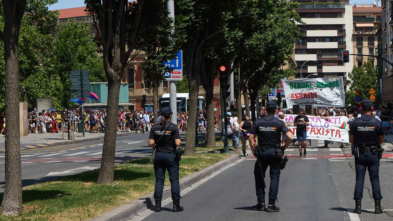 Manifestaci&oacute;n convocada por la plataforma 28J con motivo del D&iacute;a Internacional del Orgullo LGTBI+ en Pamplona. I&Ntilde;IGO ALZUGARAY