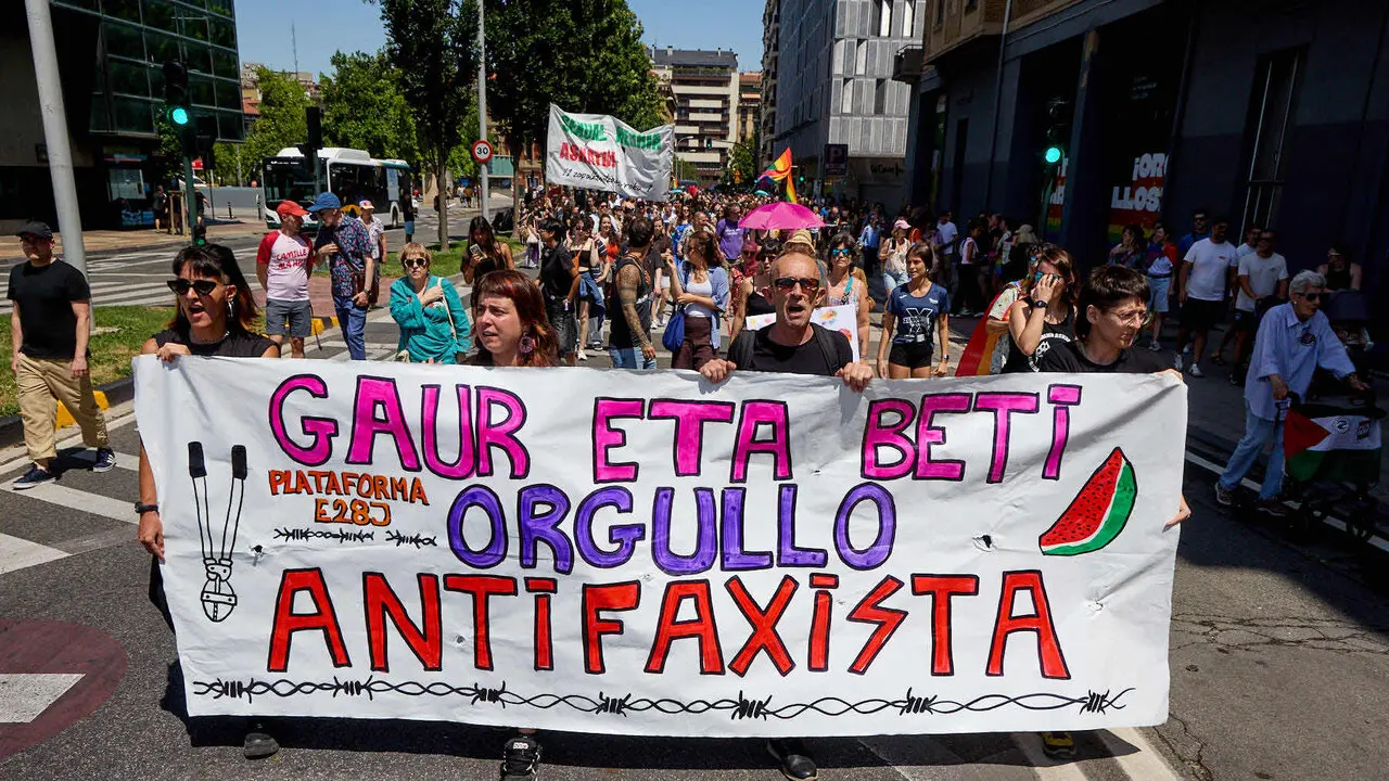 Manifestaci&oacute;n convocada por la plataforma 28J con motivo del D&iacute;a Internacional del Orgullo LGTBI+ en Pamplona. I&Ntilde;IGO ALZUGARAY