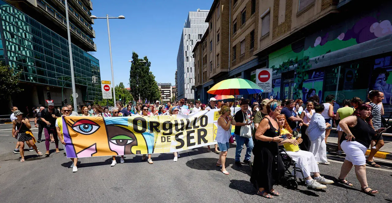 Manifestaci&oacute;n convocada por la plataforma 28J con motivo del D&iacute;a Internacional del Orgullo LGTBI+ en Pamplona. I&Ntilde;IGO ALZUGARAY