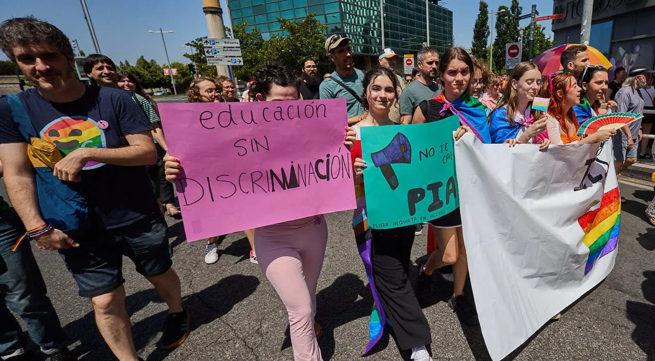Manifestaci&oacute;n convocada por la plataforma 28J con motivo del D&iacute;a Internacional del Orgullo LGTBI+ en Pamplona. I&Ntilde;IGO ALZUGARAY