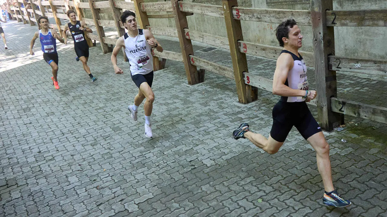 Carrera del Encierro 2026 organizada por la pe&ntilde;a La Jarana. I&Ntilde;IGO ALZUGARAY