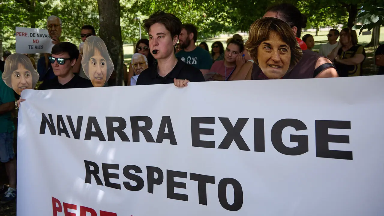 Concentraci&oacute;n de las  autoescuelas de Navarra para denunciar la situaci&oacute;n del sistema de ex&aacute;menes de conducci&oacute;n. I&Ntilde;IGO ALZUGARAY