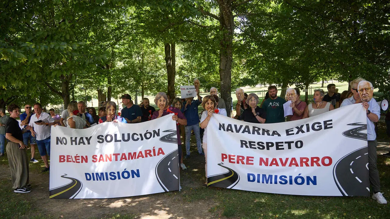 Concentraci&oacute;n de las  autoescuelas de Navarra para denunciar la situaci&oacute;n del sistema de ex&aacute;menes de conducci&oacute;n. I&Ntilde;IGO ALZUGARAY