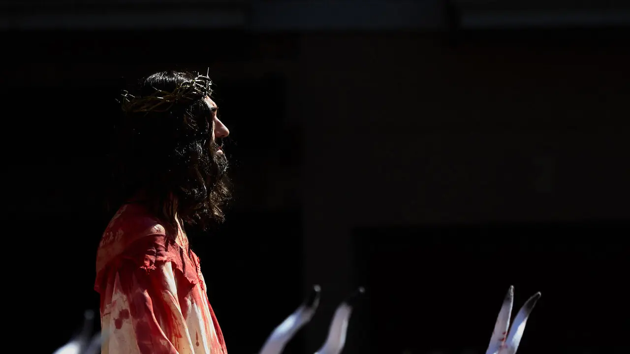 Concentraci&oacute;n de AnimaNaturalis y PETA para exigir el fin de las corridas de toros en v&iacute;speras de las fiestas de San Ferm&iacute;n 2026. I&Ntilde;IGO ALZUGARAY